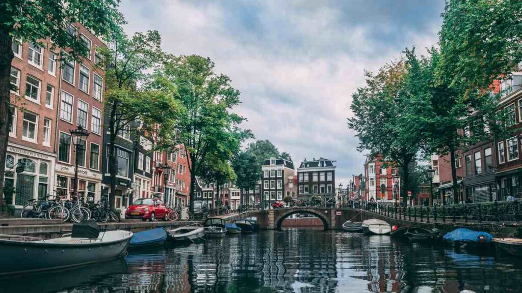 register guests netherlands